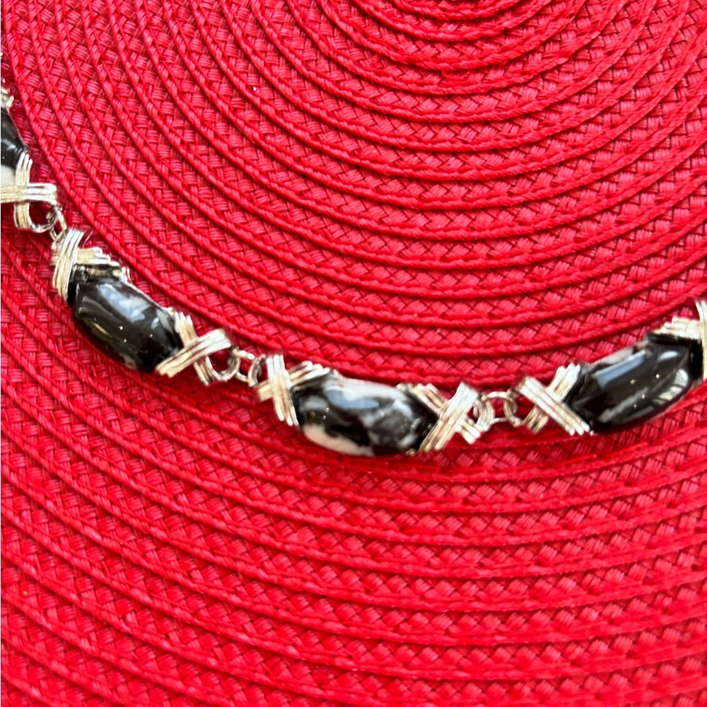 Elegant Zebra Jasper Stone and Silver Tone 20” necklace - Picture 4 of 8